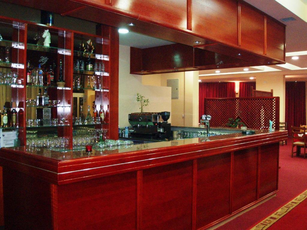 Hotel Jezero Сараєво Ресторан фото